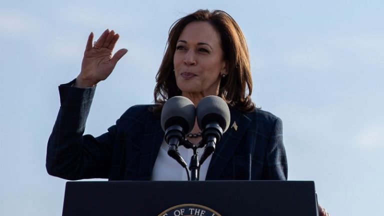 Kamala Harris defends not going to border during Arizona trip, promises to go again