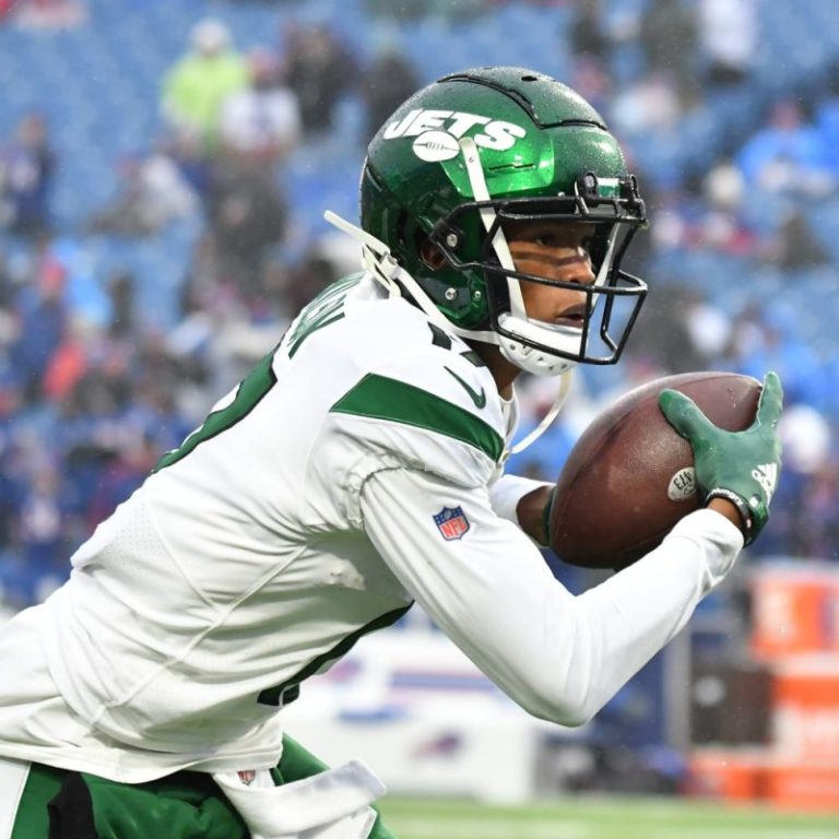 Jets WR says team is one QB away from contending, eyes Aaron Rodgers