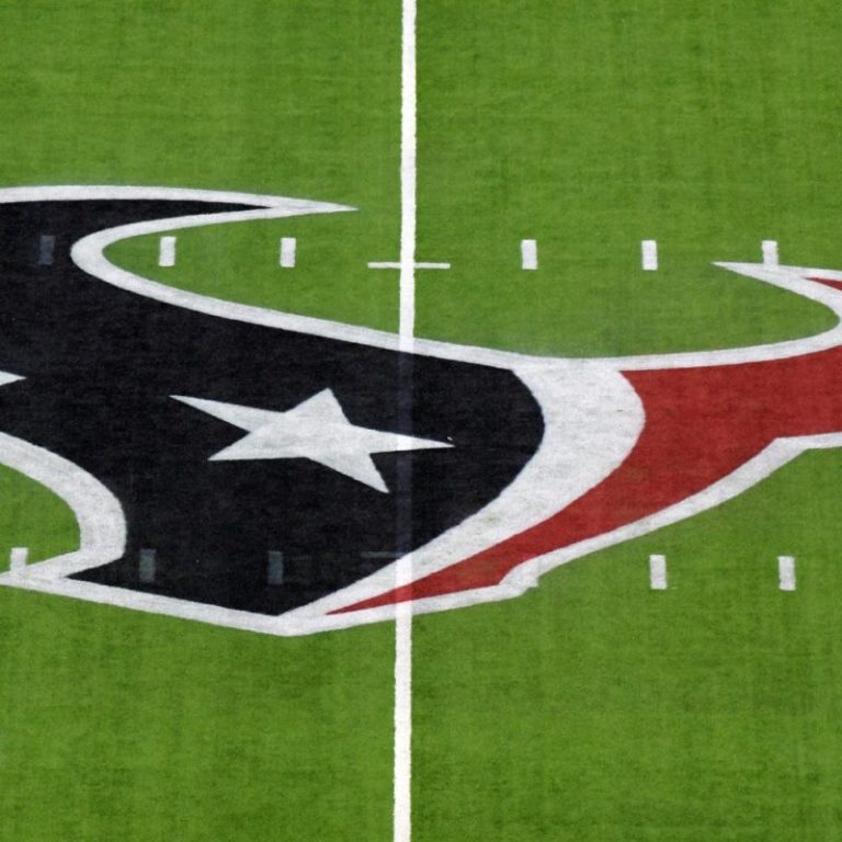 Texans introduce kids paratriathlon to celebrate young fan