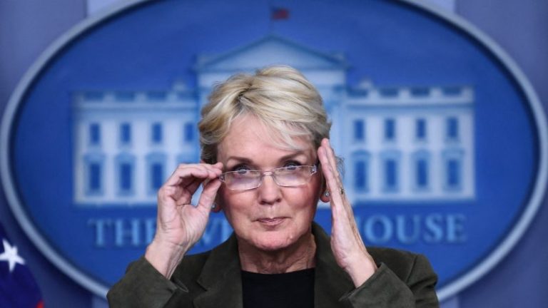 Biden admin begins enforcing nationwide light bulb bans, igniting backlash from GOP: ‘Liberal fantasies’