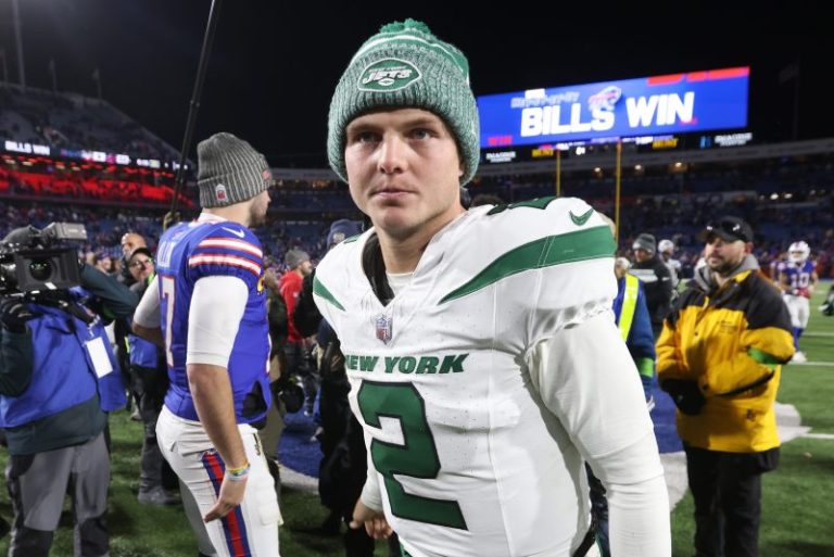 Jets turning to veteran at QB after benching Zach Wilson