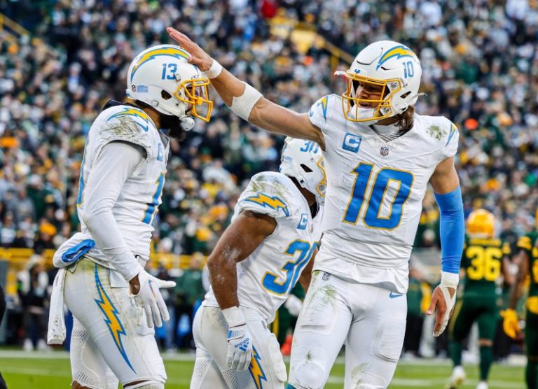 Week 12 fantasy football rankings: Spend big on Chargers