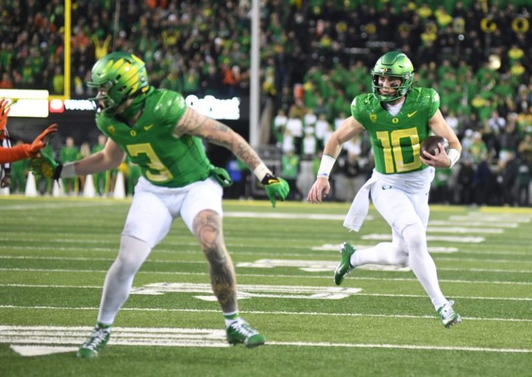 Oregon defeats Oregon State for spot in Pac-12 title game