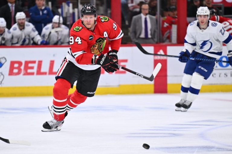 Blackhawks acquire winger after waiving Corey Perry