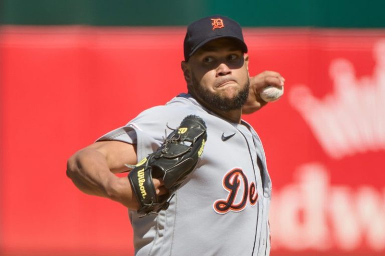 NL champions sign free agent pitcher to $80 million deal
