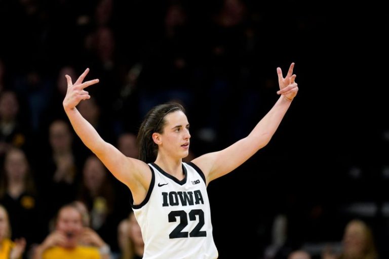 How many points did Caitlin Clark score last game? Tracking her stats