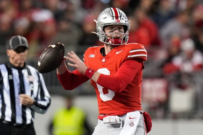 Which college football players are in the transfer portal?