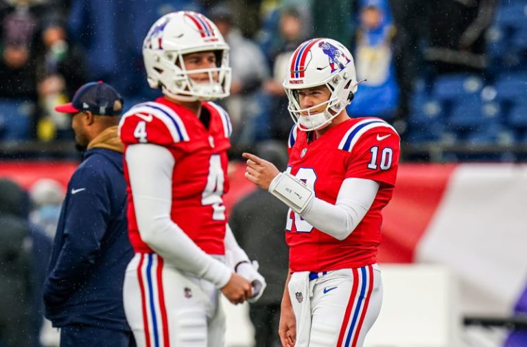 Who will be the quarterbacks for the Patriots vs. Steelers matchup?