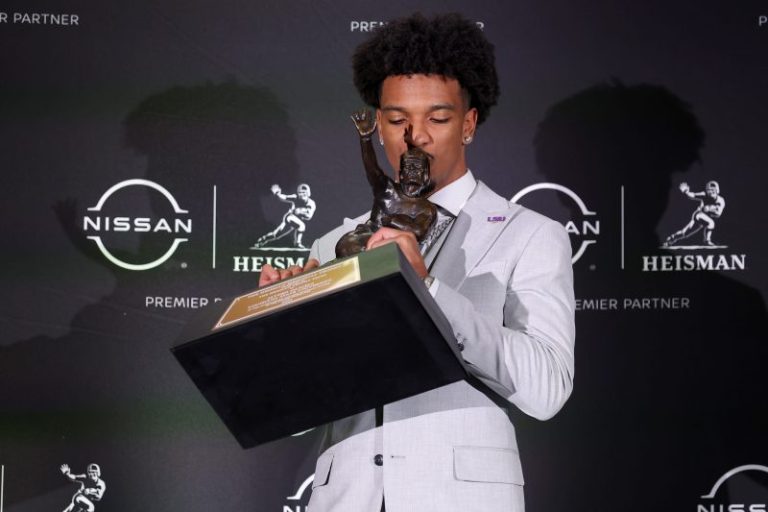 LSU QB Jayden Daniels wins Heisman Trophy