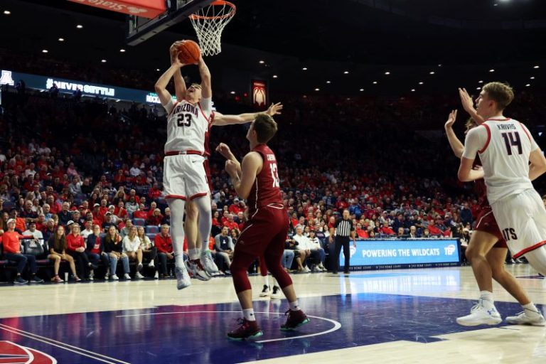 Arizona remains at No. 1 in the USA TODAY Sports men’s basketball poll