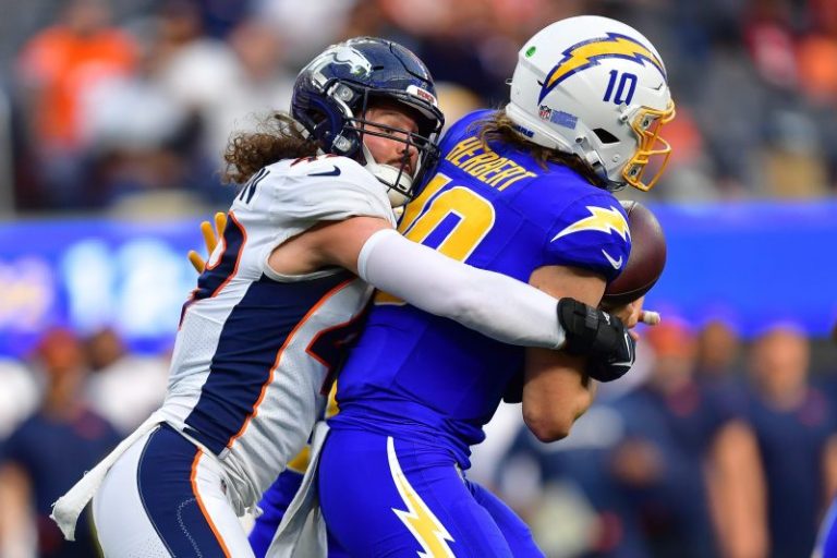 Justin Herbert leaves Chargers’ loss to Broncos with fractured finger