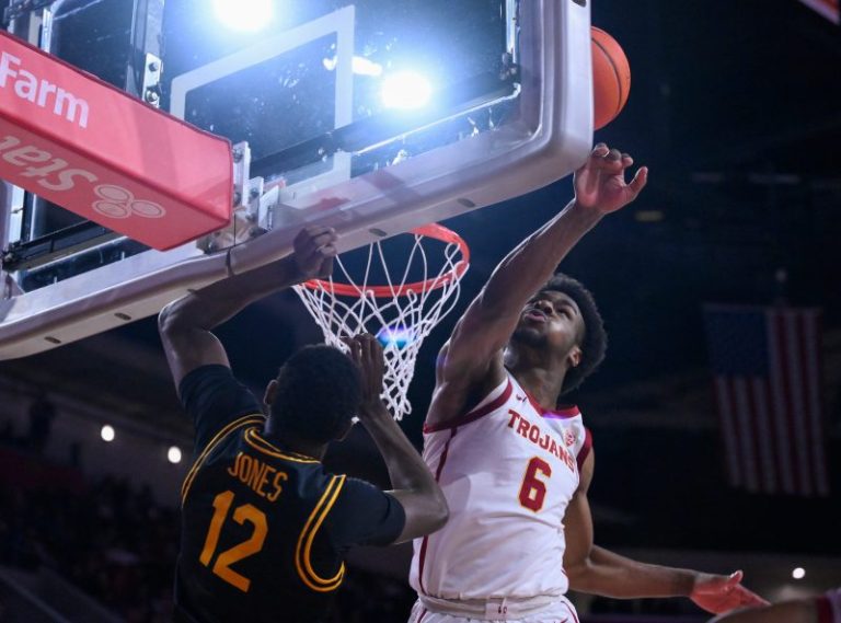 Bronny James’ college debut drains LeBron