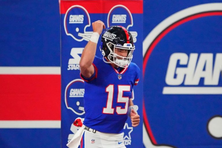 Tommy DeVito’s agent goes viral during Giants’ MNF game