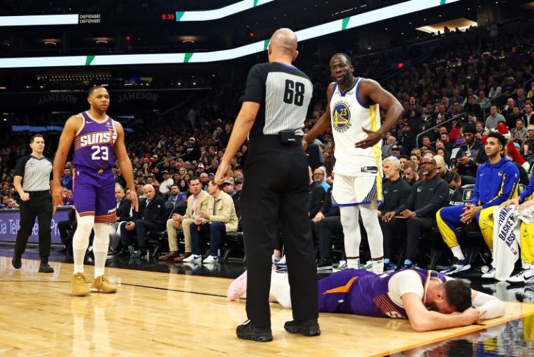 Draymond Green ejected for striking Suns player in head
