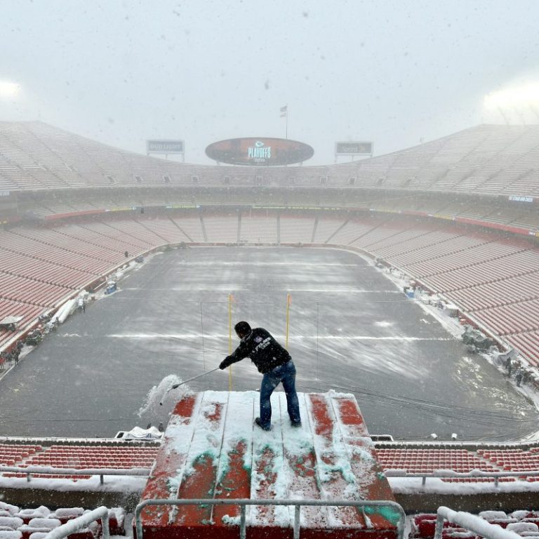 Brrr! Sub-zero temperature for Chiefs-Dolphins playoff game could set record