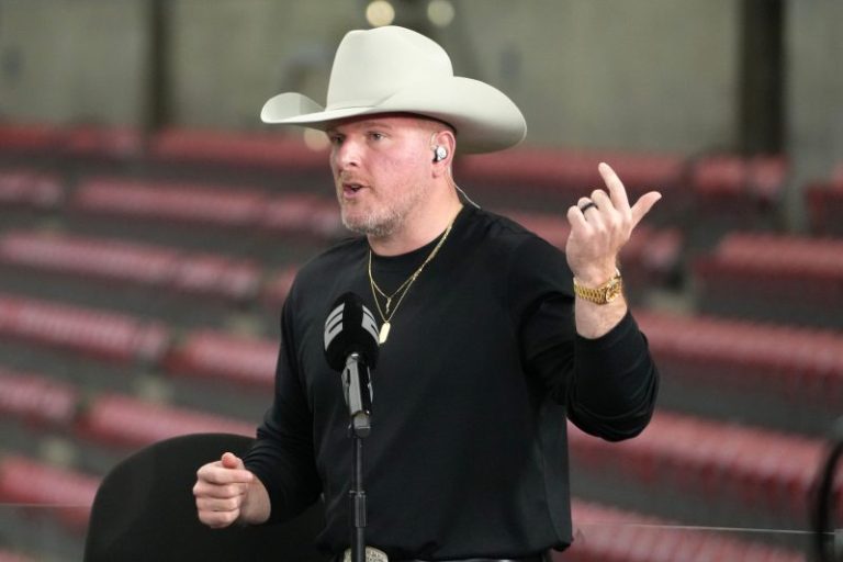 Pat McAfee doing Aaron Rodgers no favors by having him on show