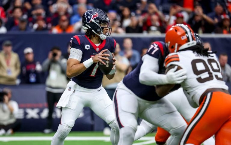 Texans rookie becomes youngest QB in NFL history to win playoff game
