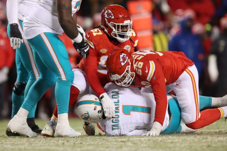 NFL playoff winners, losers: Dolphins QB put in deep freeze