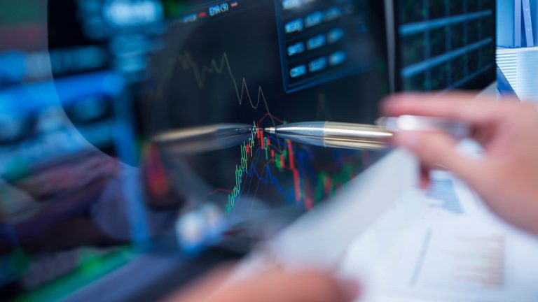 Stock Market Was Tentative This Week: S&P 500 Tested New High But Pulled Back