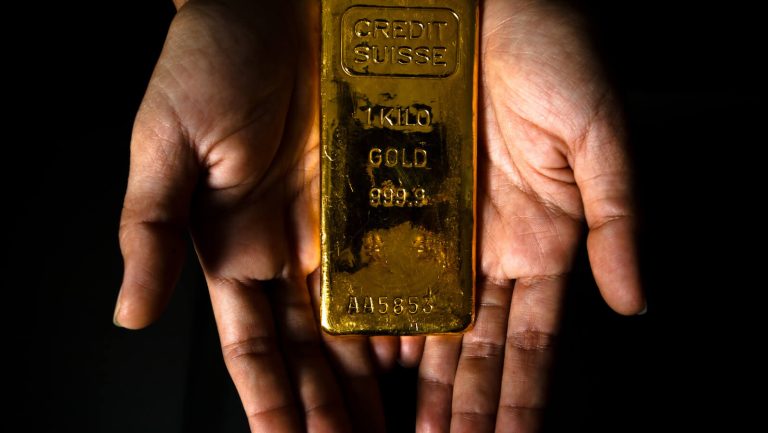 Deciphering Gold’s (GLD) Signals: Is Now the Time to Go Long on Gold?