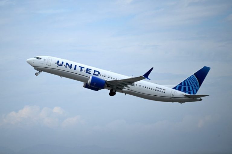 United to pause pilot hiring, citing Boeing’s delivery delays