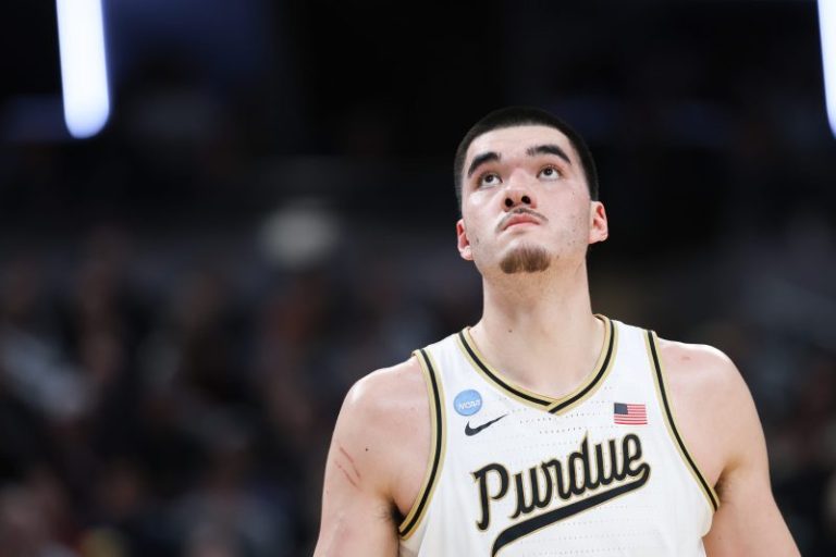 Just how tall is Purdue center Zach Edey?