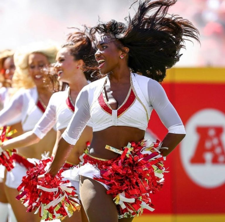 Former Kansas City Chiefs cheerleader dies after childbirth