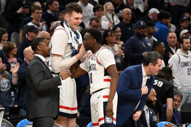 Connecticut uses 30-0 run to blitz Illinois and reach Final Four