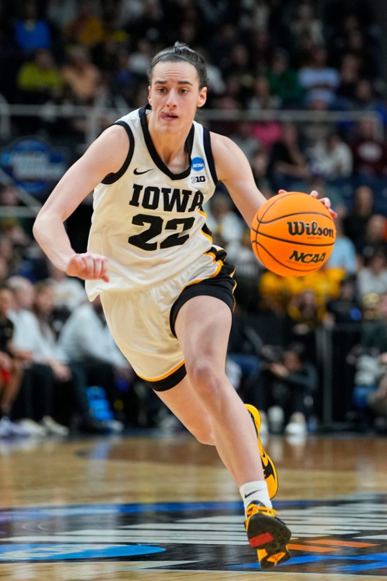 Caitlin Clark puts on show, ensures Elite Eight showdown with LSU