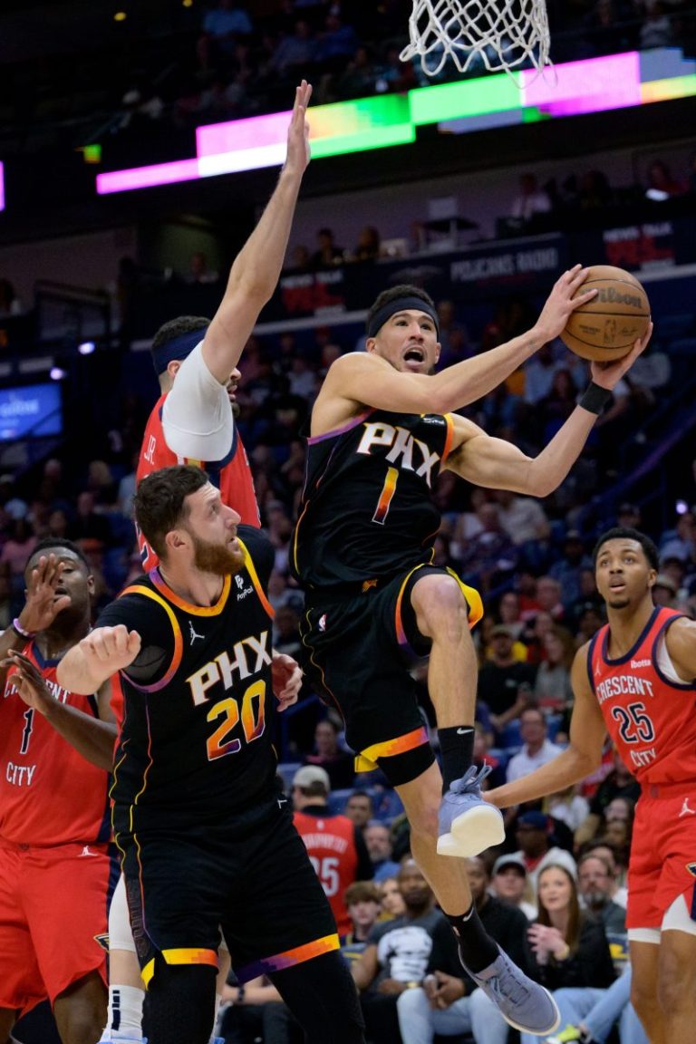 Devin Booker scores 52 points, with career-high eight 3s in Suns win