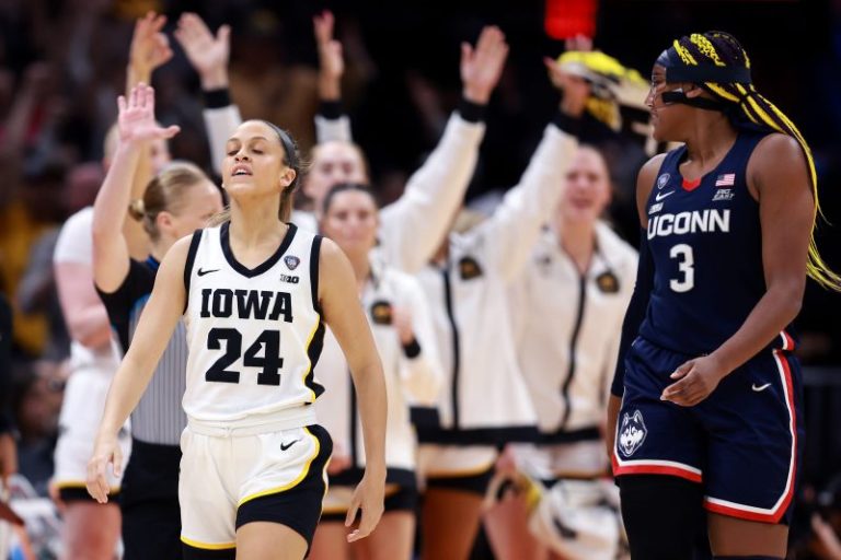 Controversial call: Referees fail to keep pace with women’s basketball