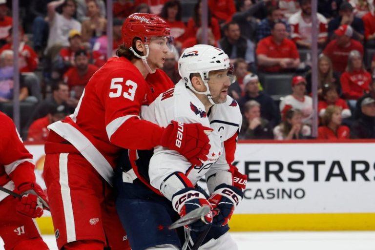 Alex Ovechkin sets NHL record by scoring 30th goal