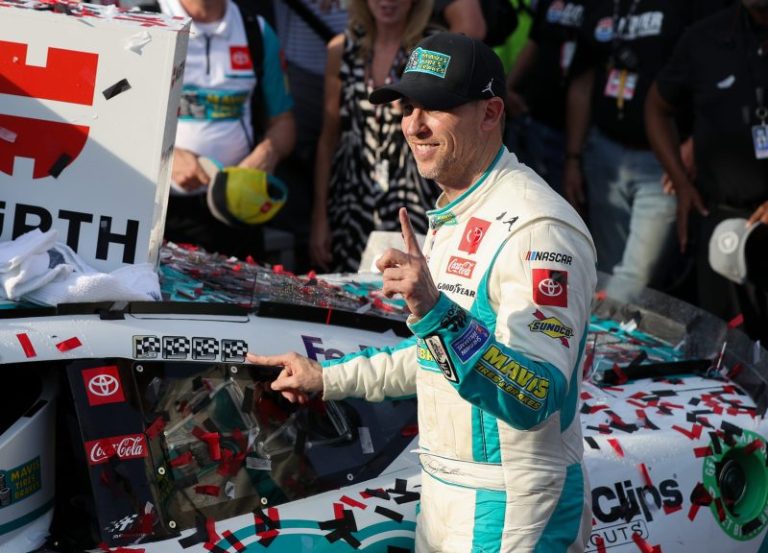 Hamlin edges Larson at Dover for third NASCAR Cup win of 2024
