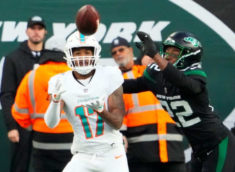 Report: Dolphins, wide receiver agree to big contract extension