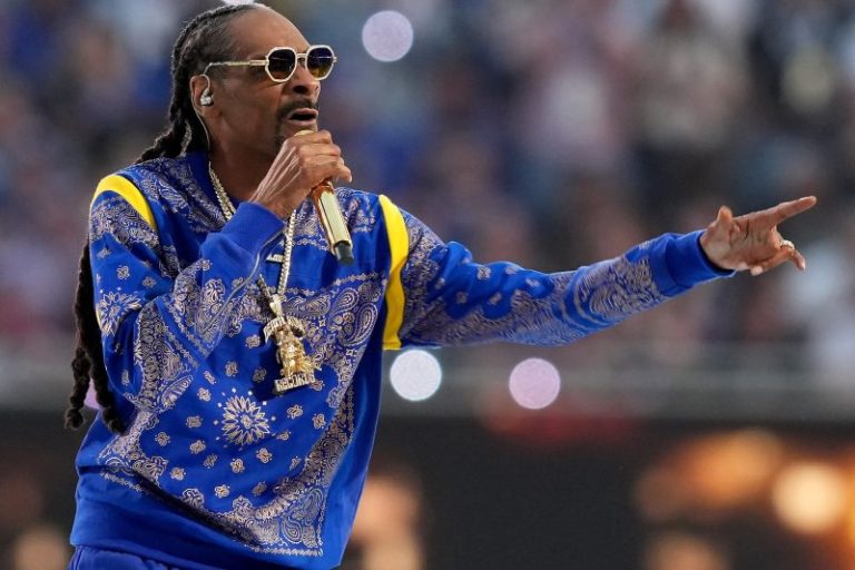 Snoop Dogg gets his own bowl game with Arizona Bowl presented by Gin & Juice