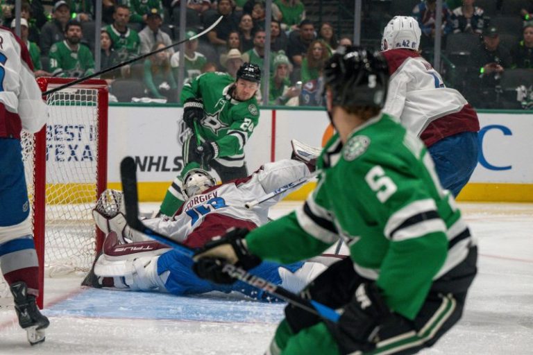 Stars avoid another collapse vs. Avs. Barely.