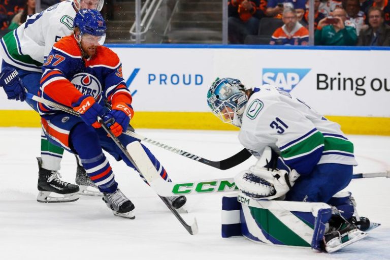 Goaltender’s career high in saves lifts Canucks to Game 3 win