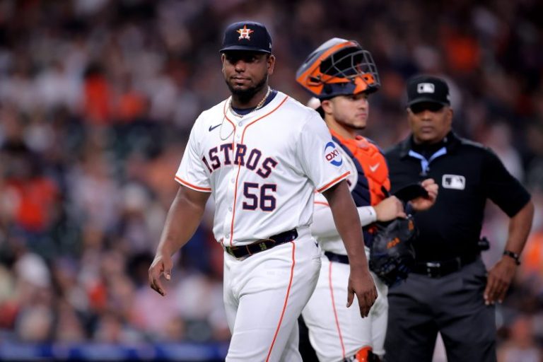 Astros pitcher ejected after lengthy inspection of glove