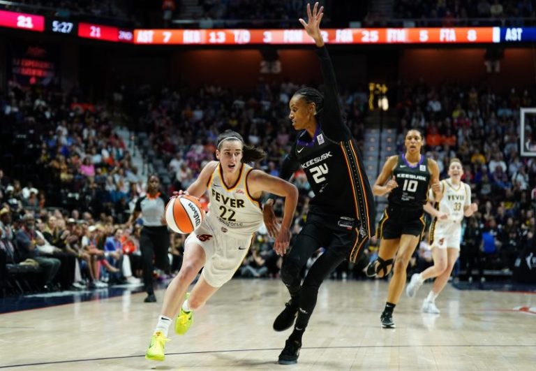 How did Caitlin Clark do in WNBA debut?