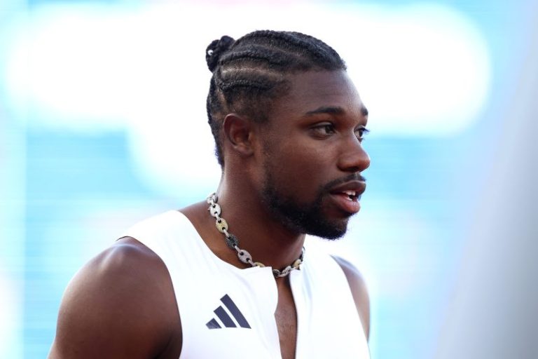 Noah Lyles easily cruises to semis in 200 at trials