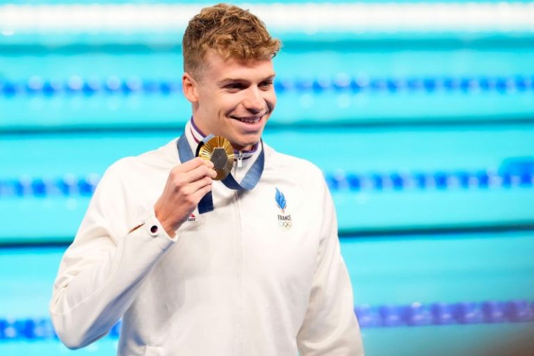Léon Marchand runs away with 400 IM; American wins bronze