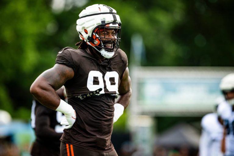 Key starter for Browns carted off with injury in camp
