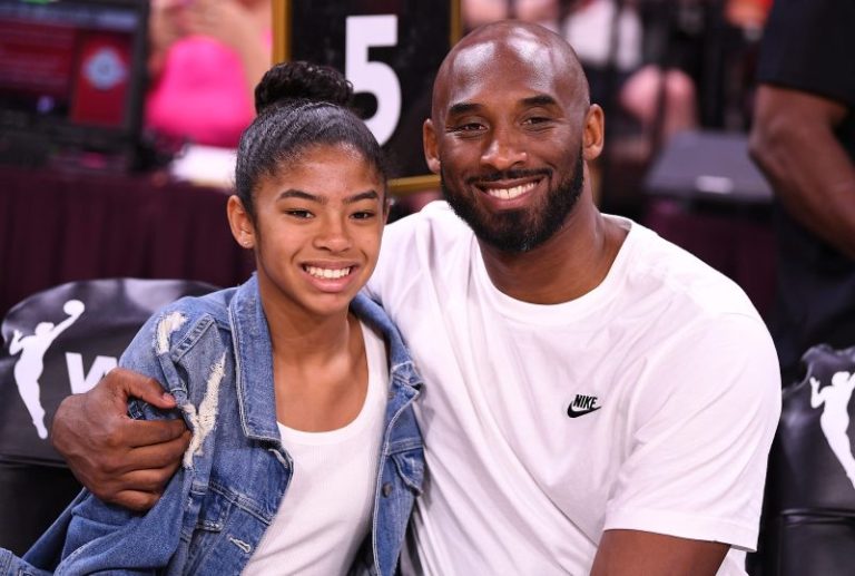 Lakers unveil statue of Kobe Bryant and daughter Gianna