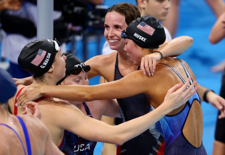 USA breaks world record, wins swimming gold in women’s medley relay
