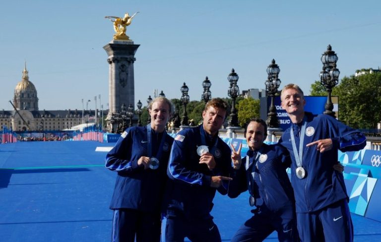 US conquers murky Siene, wins silver in mixed triathlon relay