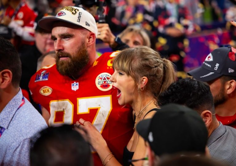 Travis Kelce buys aptly named racehorse Swift Delivery