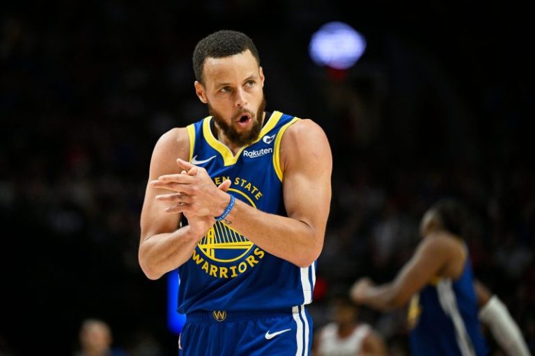 Steph Curry agrees to a one-year, $62.6M extension with Warriors