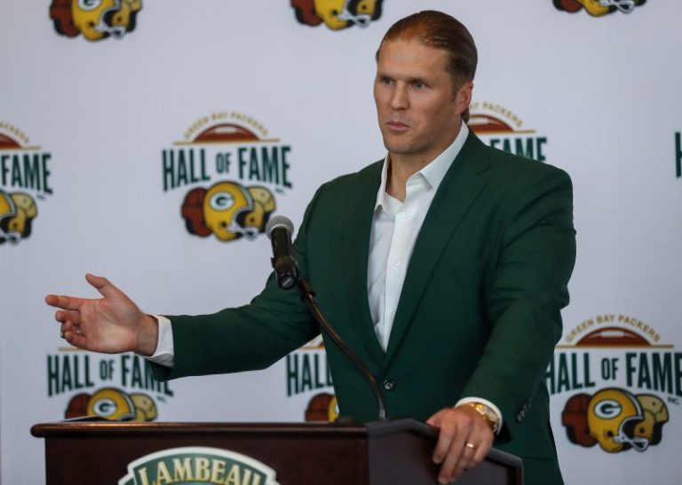 Clay Matthews jokes about Aaron Rodgers during his Packers HOF speech