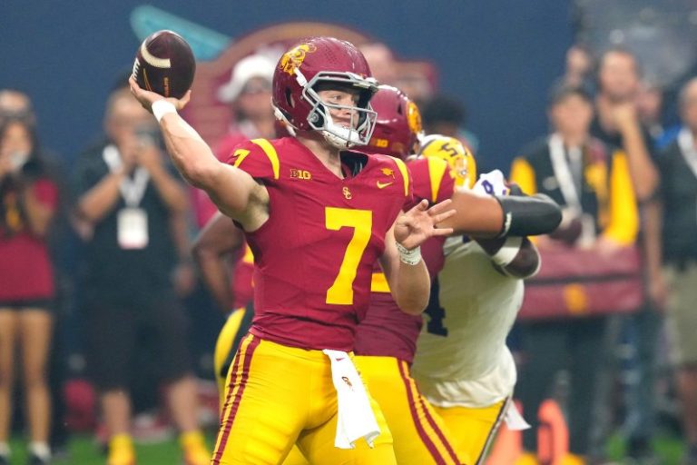 USC upsets LSU in statement win: Highlights from Vegas Kickoff Classic