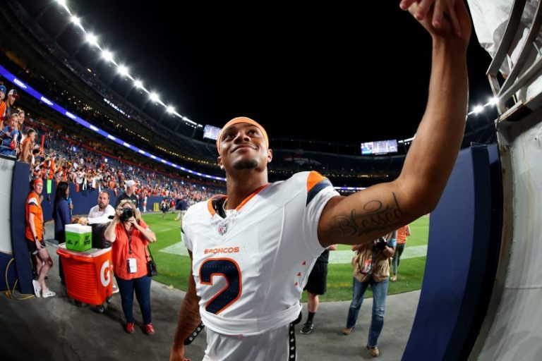 Broncos, All-Pro cornerback agree to $96 million extension